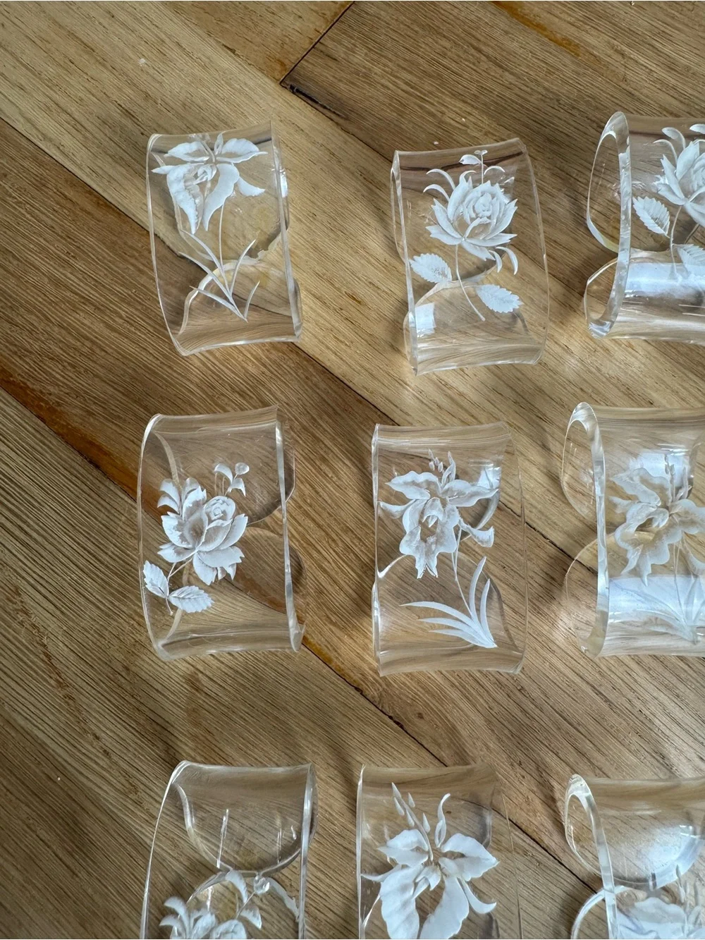 Vintage Acrylic Lucite Etched Flower Napkin Ring Holders Set Of 12